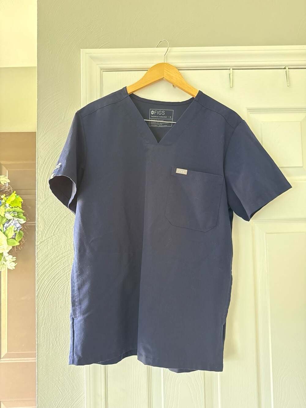 FIGS Chisec Three-Pocket Scrub Top Navy Blue Size M